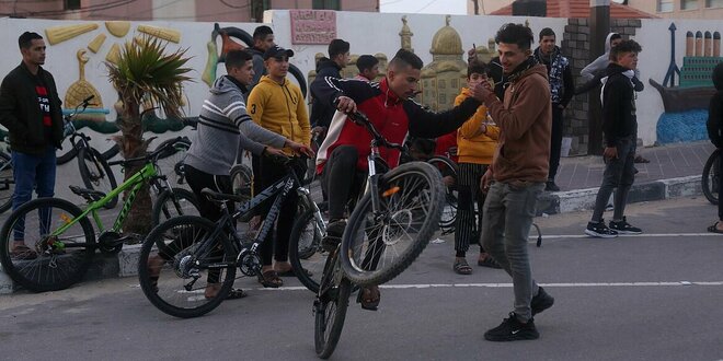 csm_Gaza_Bicycle_boys_3bb66b930b.jpg