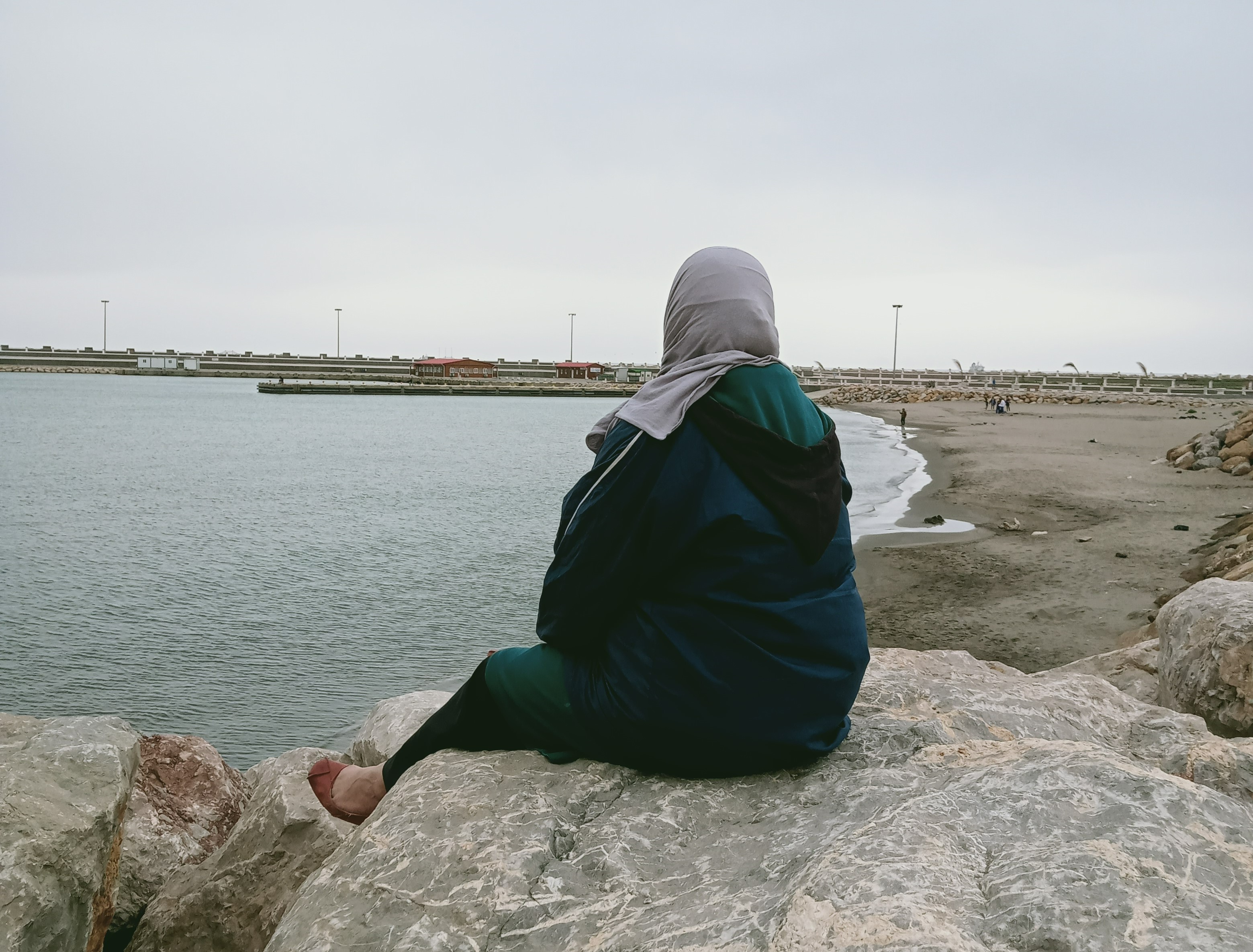 Zineb_Bettayeb-Algier_Migration-14_woman-stone.jpg